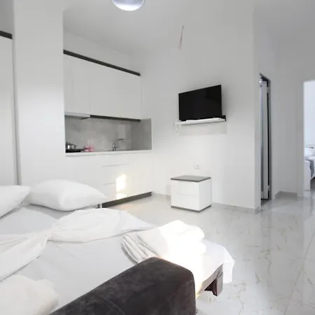 Vila Mucodemi * Ksamil